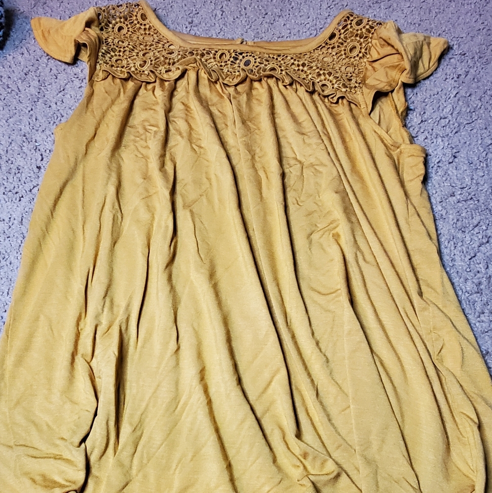 Misalanious clothes - Picture 3 of 4